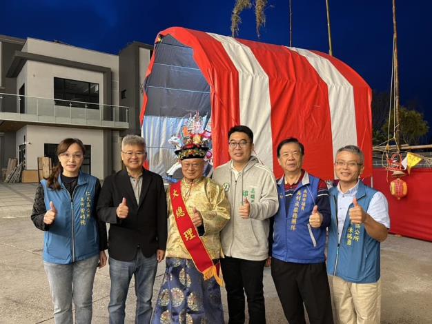 仁武宗教盛典-凌晨太陽公公還未露臉，陳瑞勇區長、黃畇䅋主秘及民政...