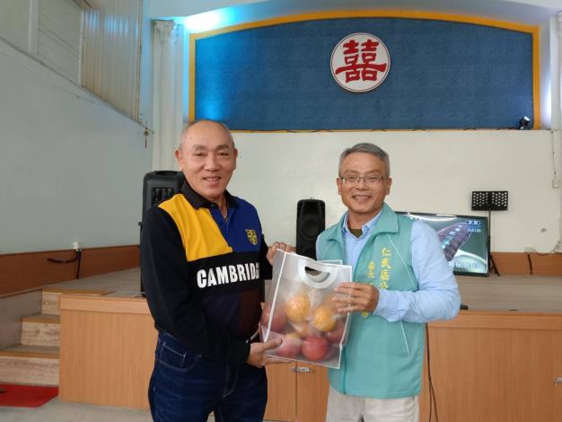 啟動歲末關懷與據點長輩共餐列車，年終將至，我們來到高楠社區關懷據...