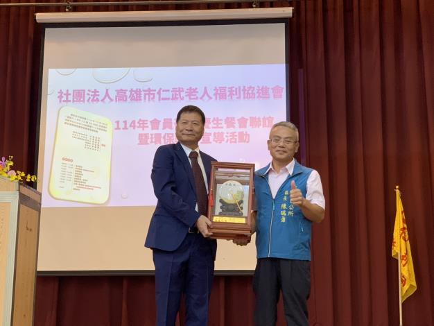 敬老慶生暖心聚仁武一起向前走-今（12/6）日是個充滿歡笑與感動...