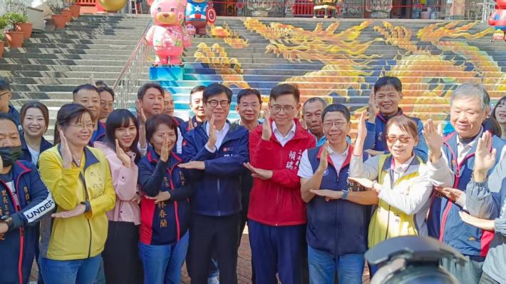 2026市長於前金區萬興宮發放小紅包活動