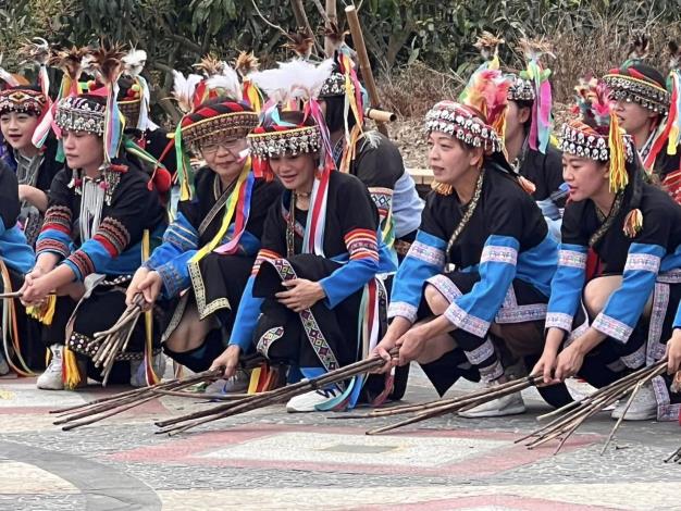 拉阿魯哇聖貝祭登場 青年齊力傳承 雁爾社聖貝祭