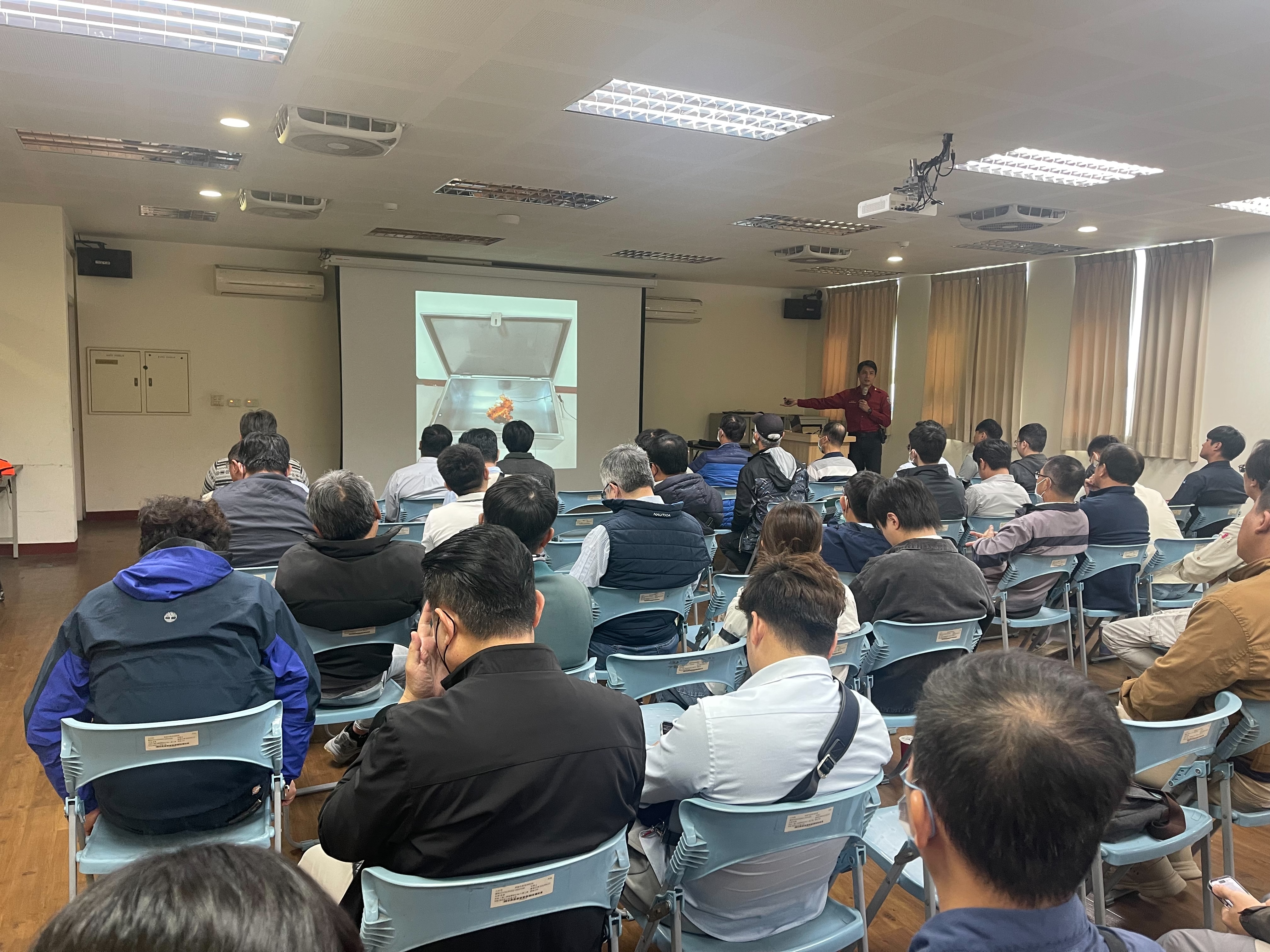防範工地火災！ 高市政府消防局歲末開講　聚焦鋰電池與臨時用電安全