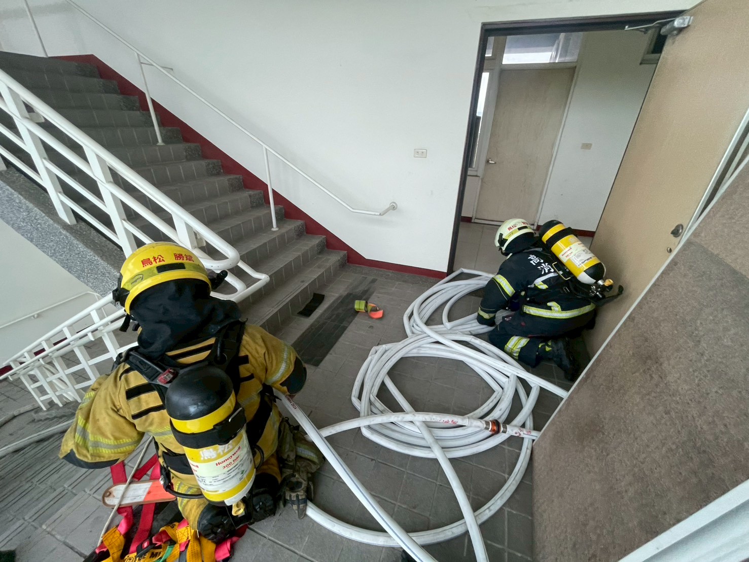 針對轄區鐵皮工廠與老舊公寓特性  四大二中精進戰術訓練強化救災效能