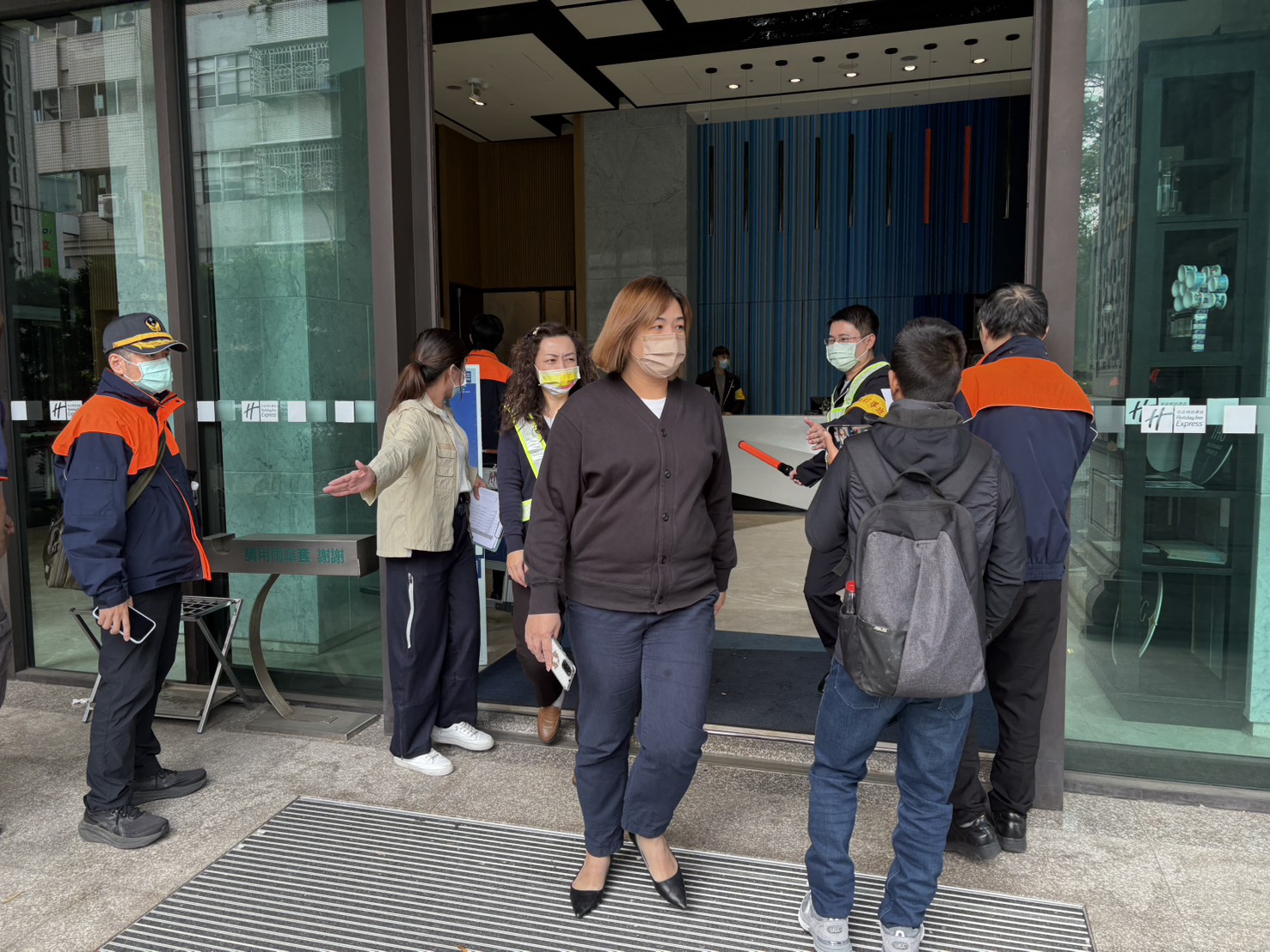 強化旅宿防災安全網-高雄市消防局攜手假日酒店【空中救援】逼真上演