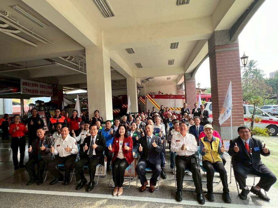 扶輪社社團聯合捐贈旗山消防隊熱顯像儀　提升火場救災安全