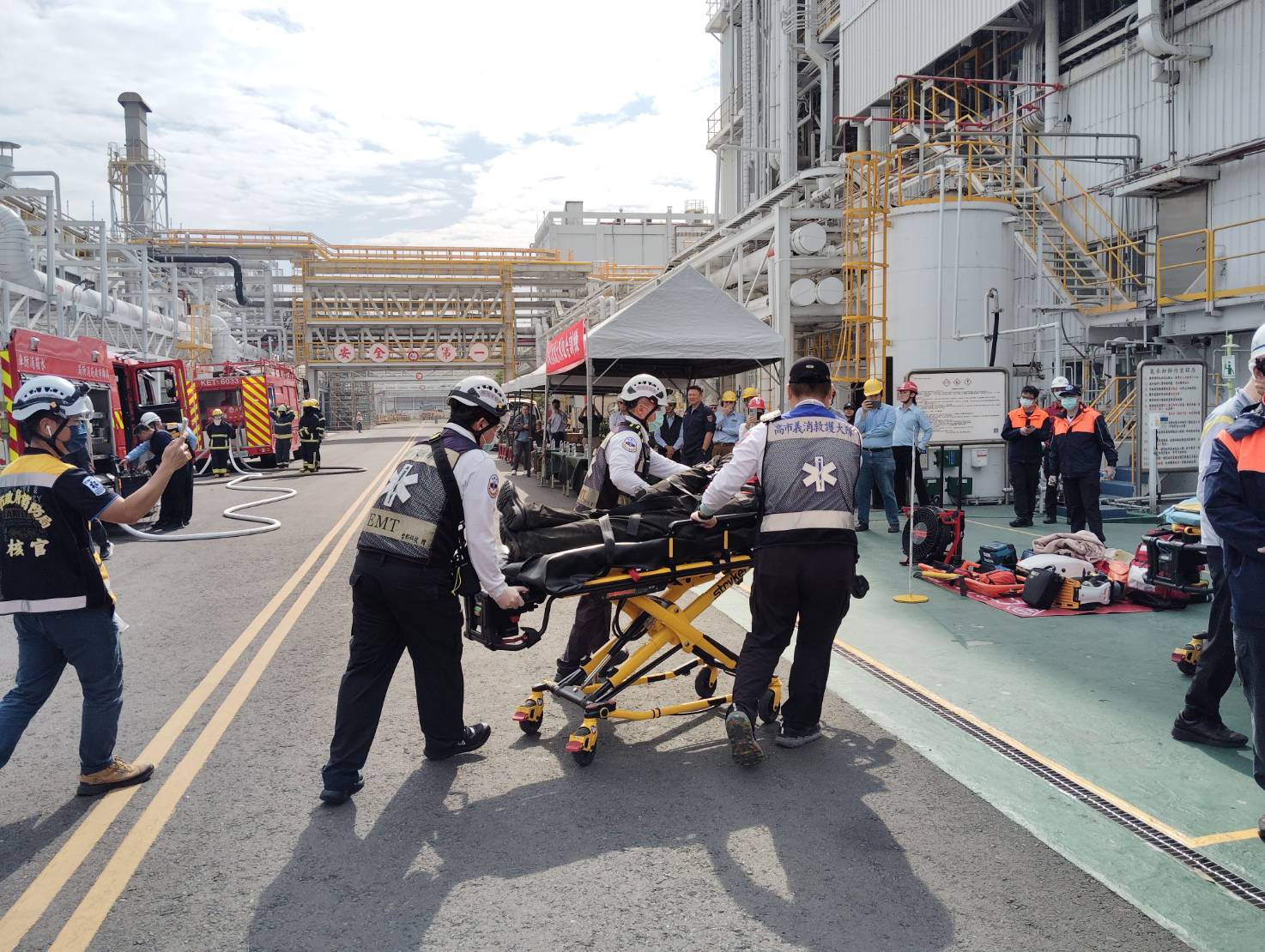 科技化救災！高市消防第四大隊前進台塑碳纖廠 消防機器人與跨單位聯動演練