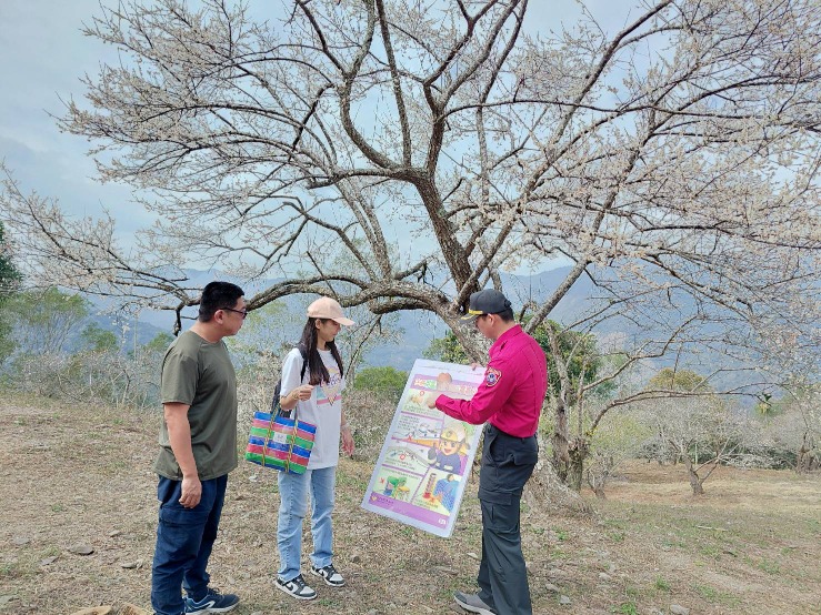 寶來消防隊結合賞梅活動　強化冬季防火與一氧化碳中毒預防宣導