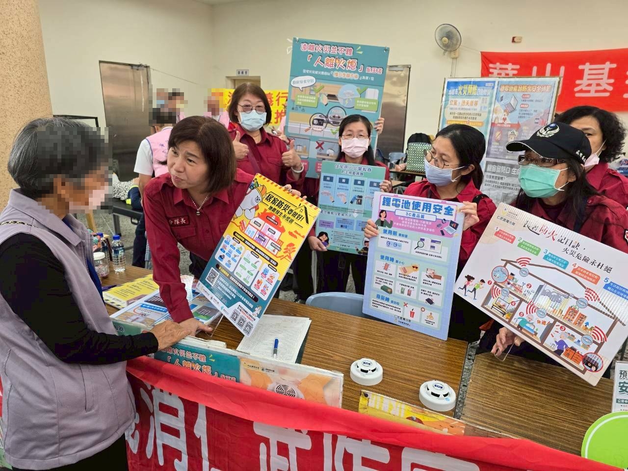 寒冬送暖不打烊！仁武宣導分隊關懷弱勢　防災觀念一次到位