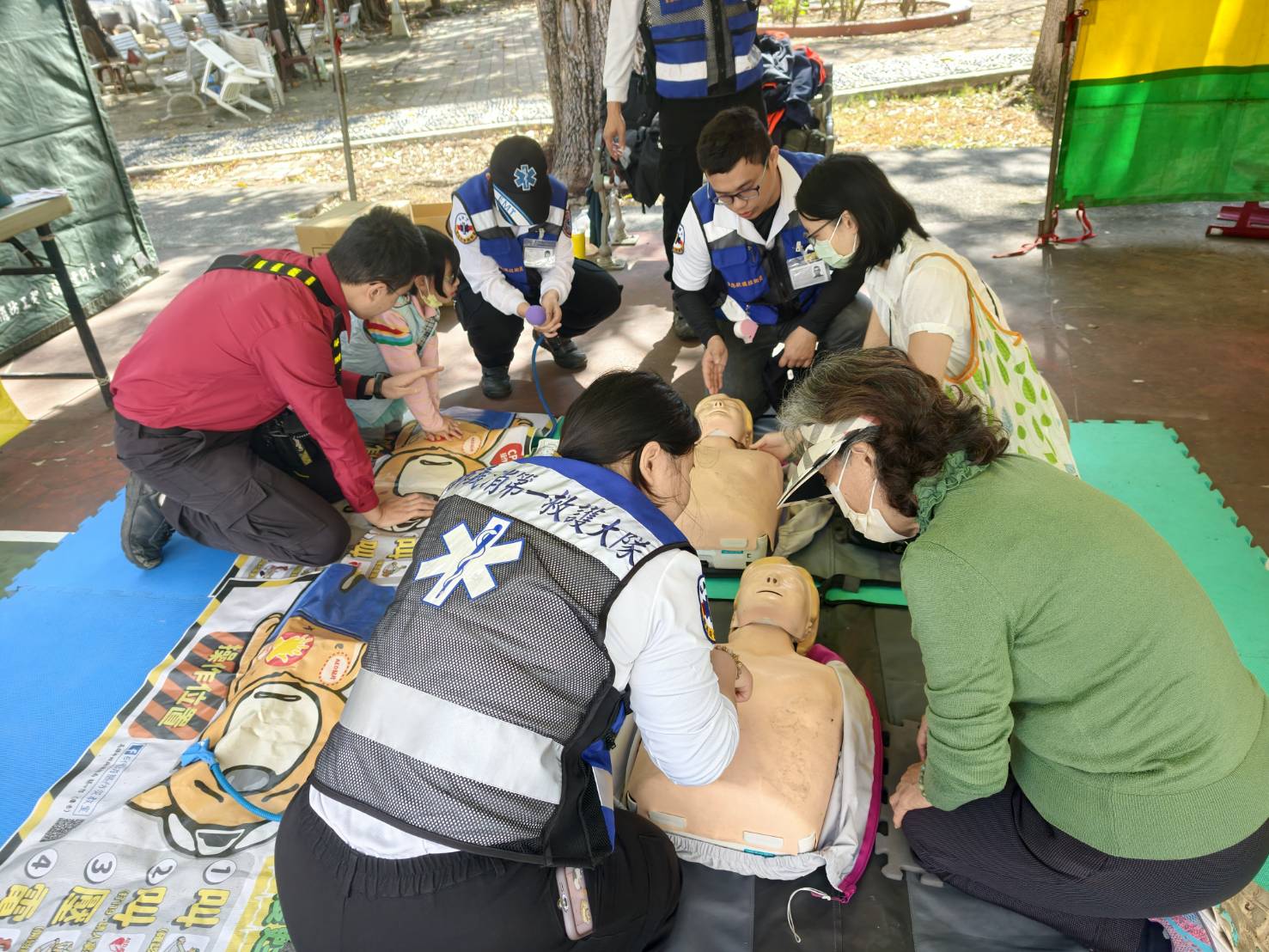 前鋒西社區春節前夕揮毫送春聯暨消防闖關送好禮