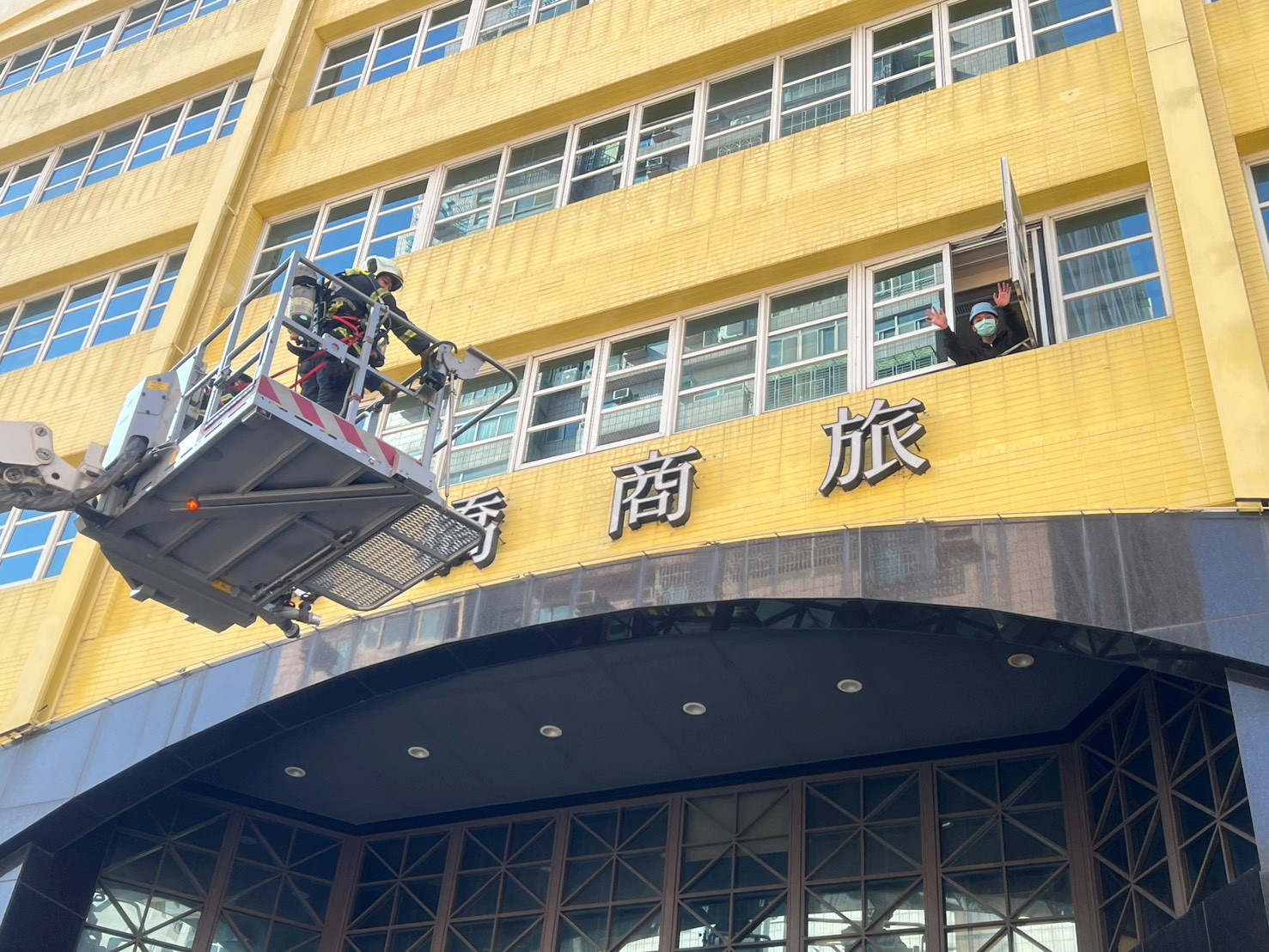 消防與飯店業者聯手演練，春節防災安全再升級