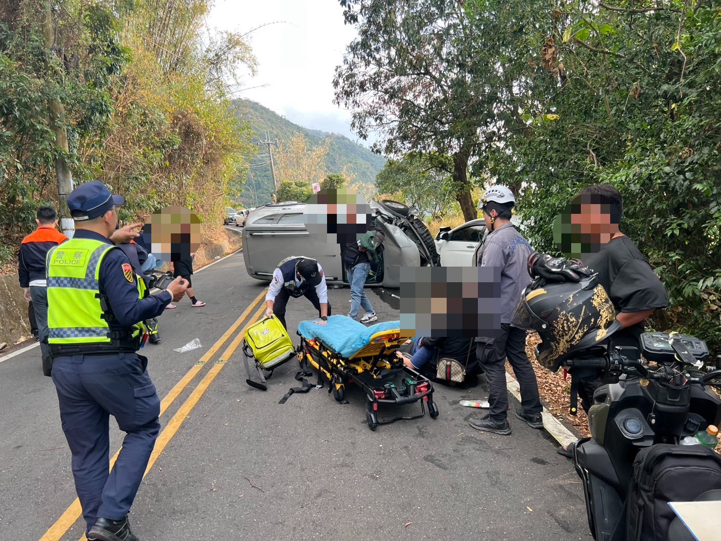 六龜區藤枝林道發生嚴重車禍，消防局啟動大量傷患機制迅速應對