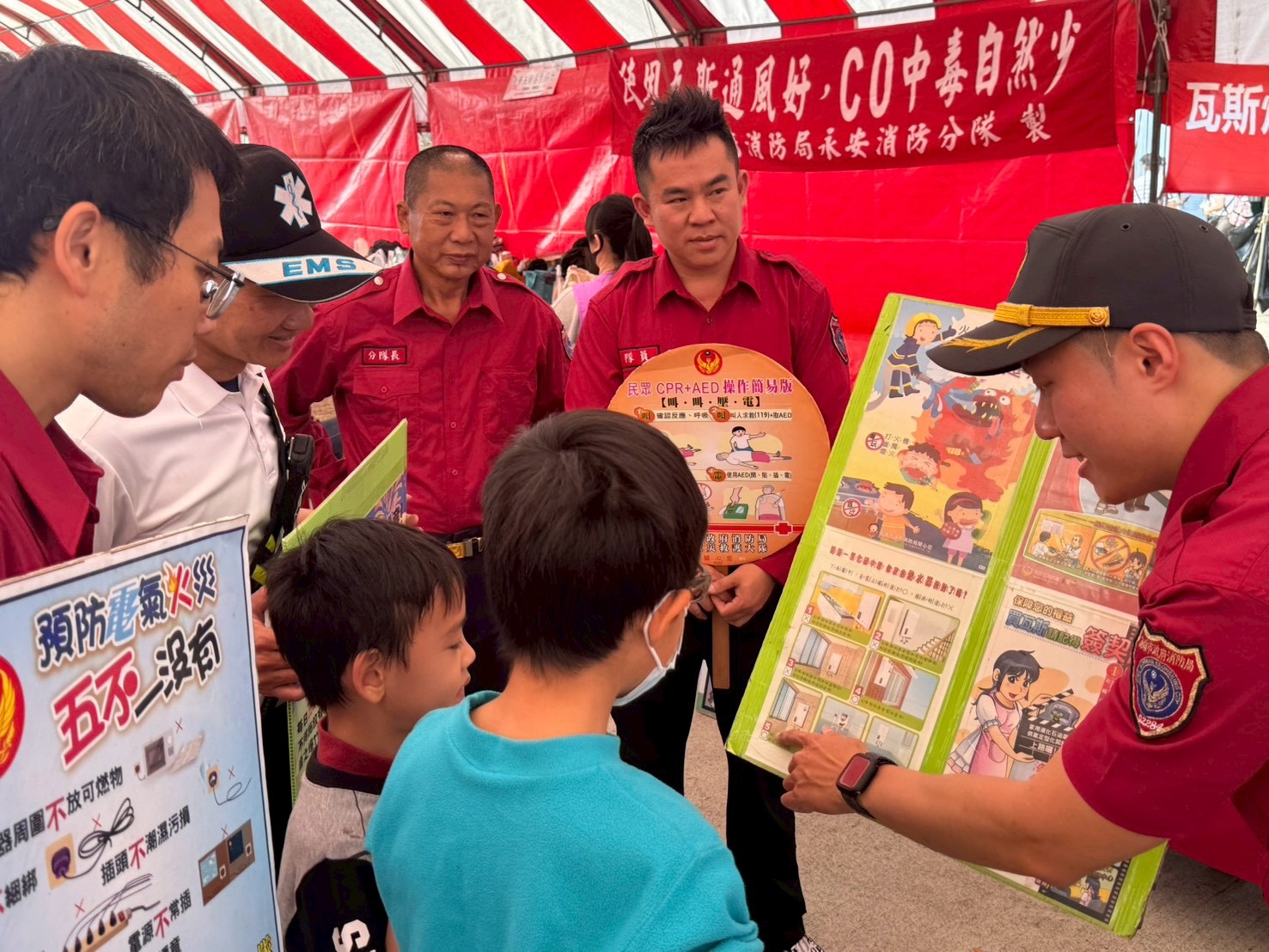 墨香伴平安！永安消防隊藉天文宮書法寫生盛會，宣導防範一氧化碳中毒觀念