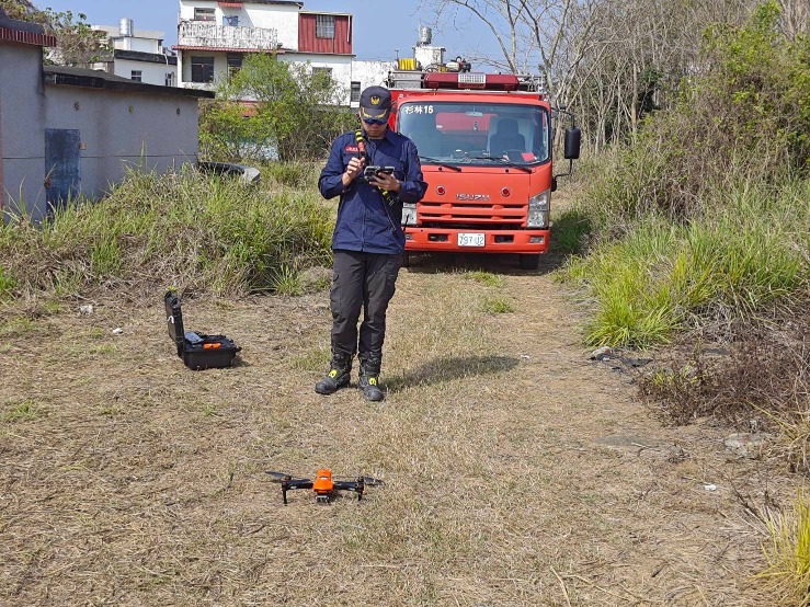 杉林消防隊跨域聯防強化墓地防火宣導及無人機空中巡查，降低清明時節火災風險