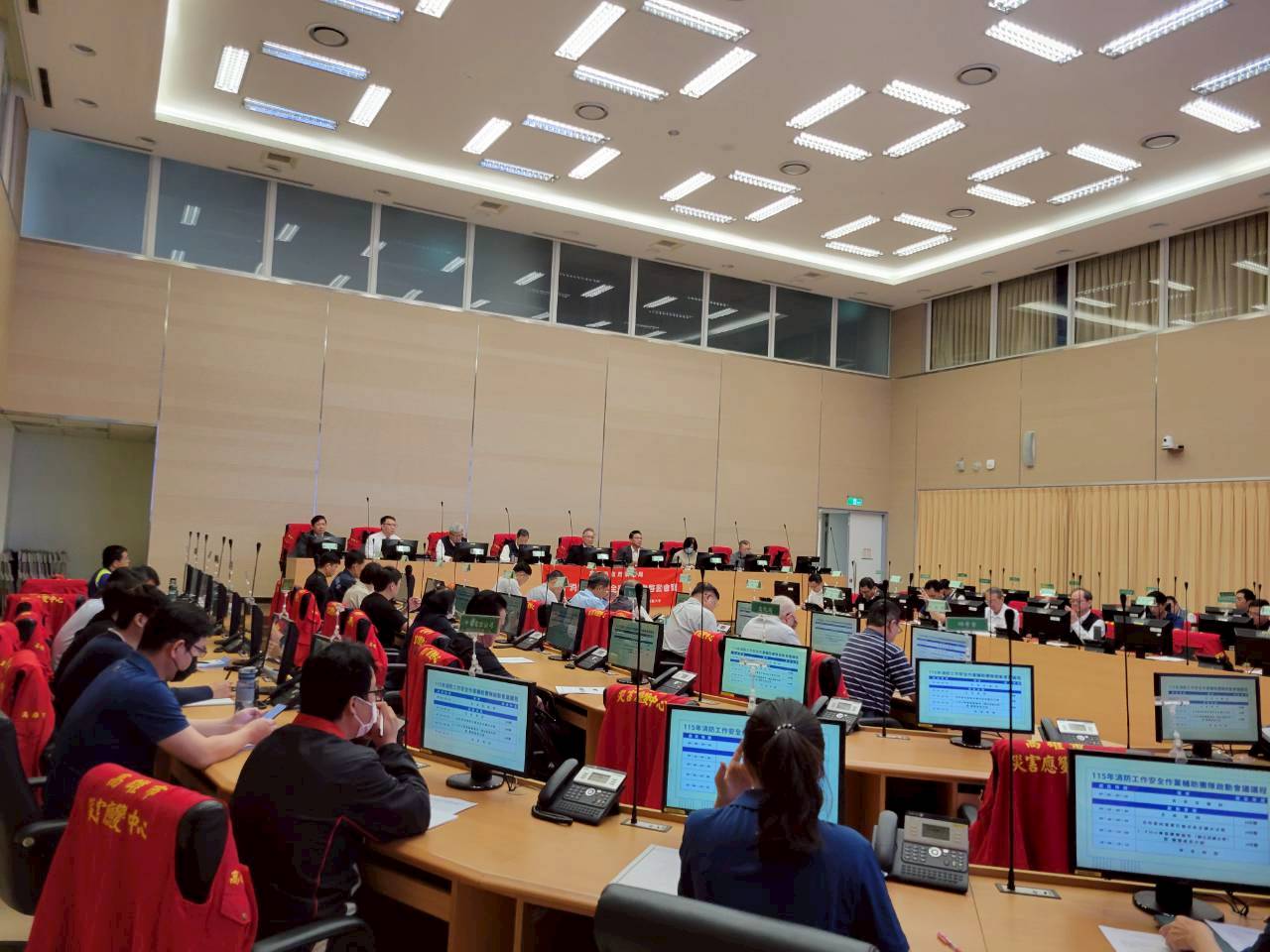 高雄消防局推動消防職安  榮獲消防署評核頒發「特優獎狀」 