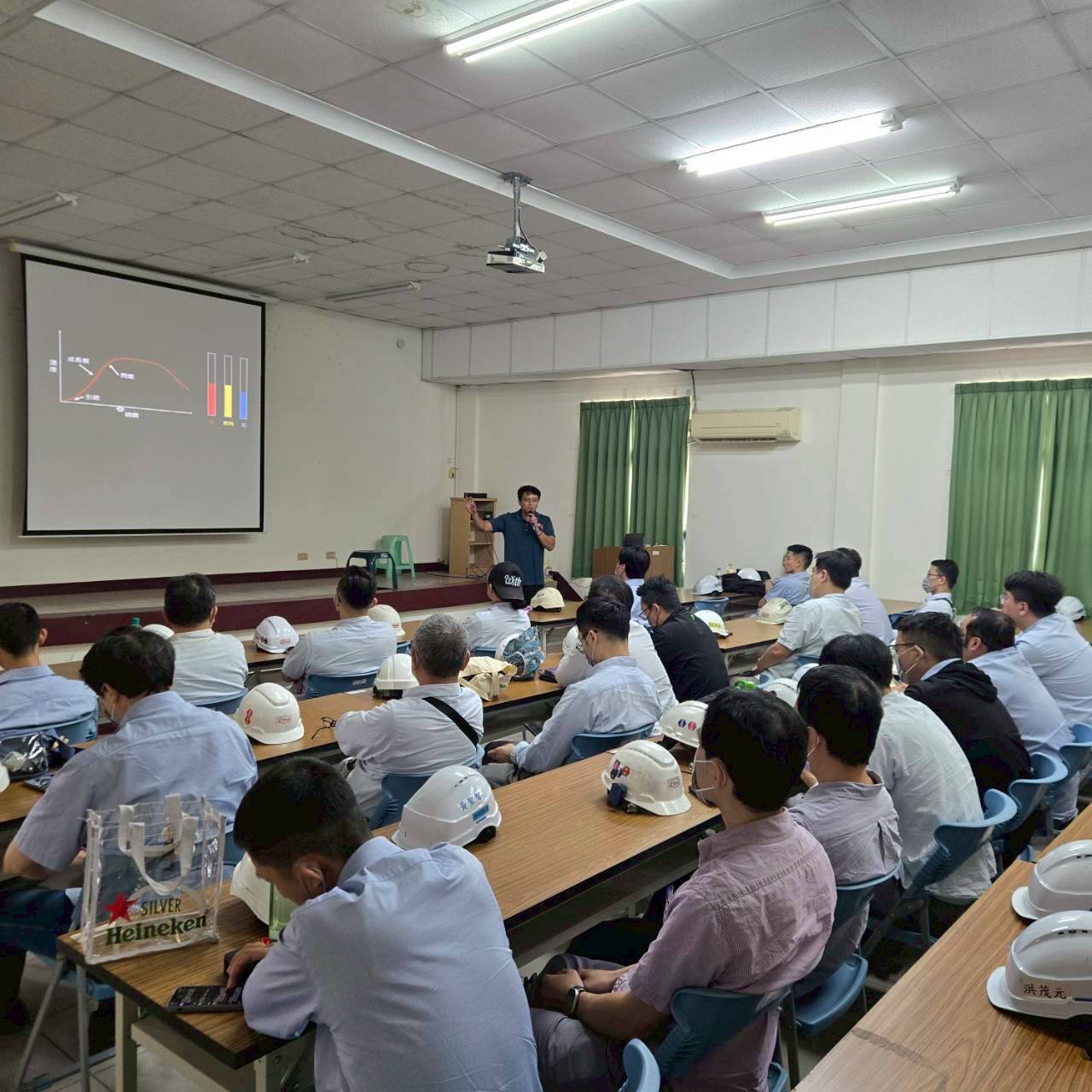 長興材料路竹廠與高市消防局聯合辦理消防編組演練