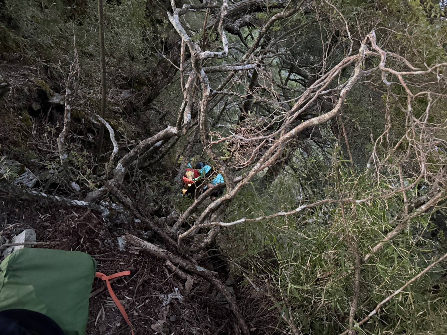 南橫關山登山客猝逝與墜谷救援 陸空合力完成任務