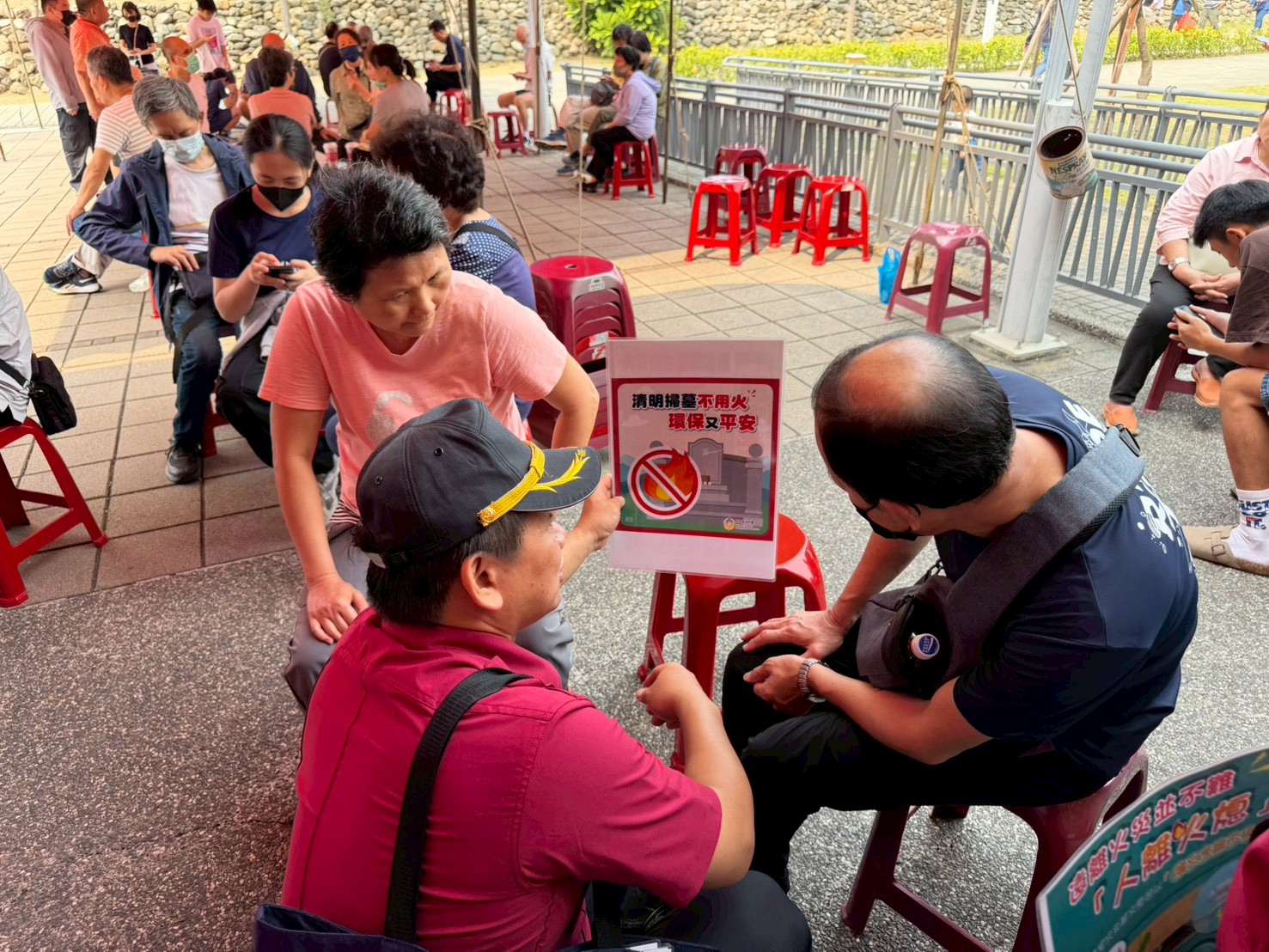 清明連假掃墓祭祖，旗津消防分隊宣導「祭祖不用火」守護平安