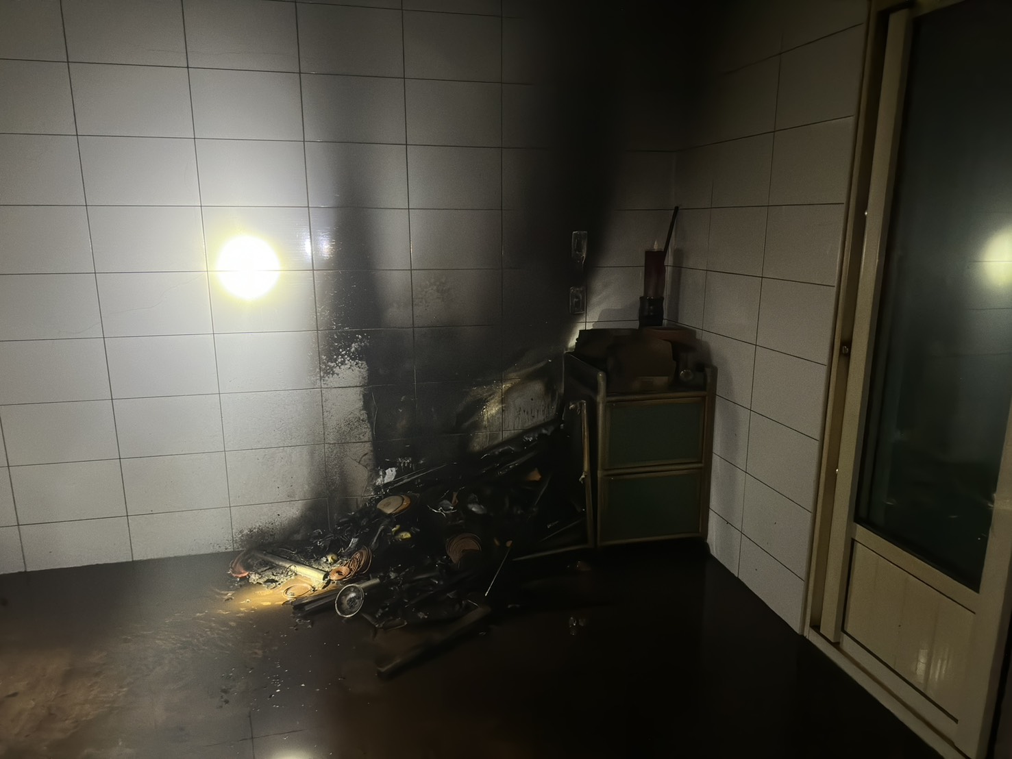 湖內民宅神明廳發生火災！消防局籲遵守「五不一沒有」電氣安全原則