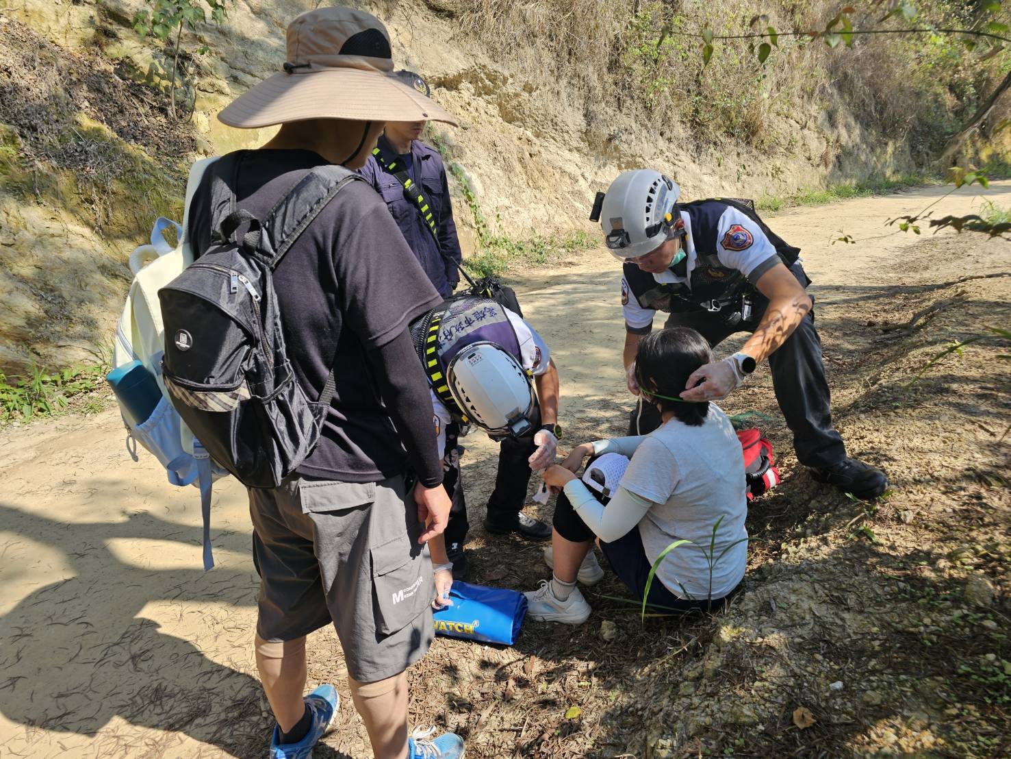 大社消防即刻救援　觀音山登山客身體不適順利護送下山
