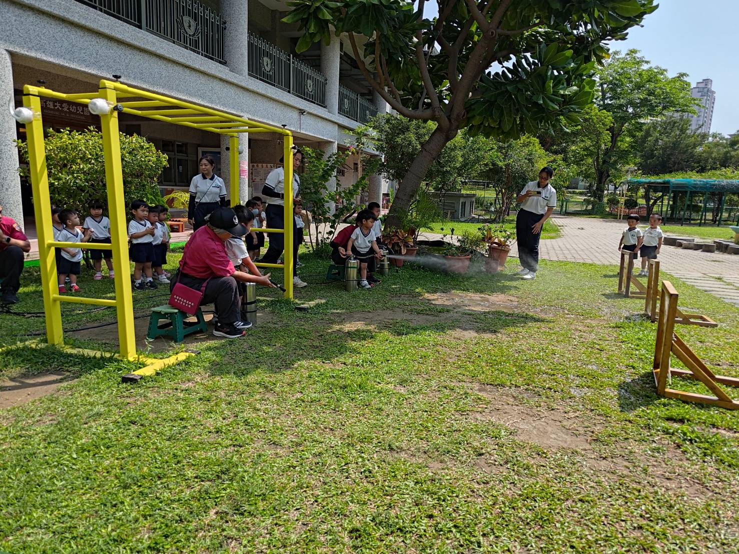 防災種子動起來！十全消防隊前進慈濟大愛幼兒園，親子共學「保命三步驟」 
