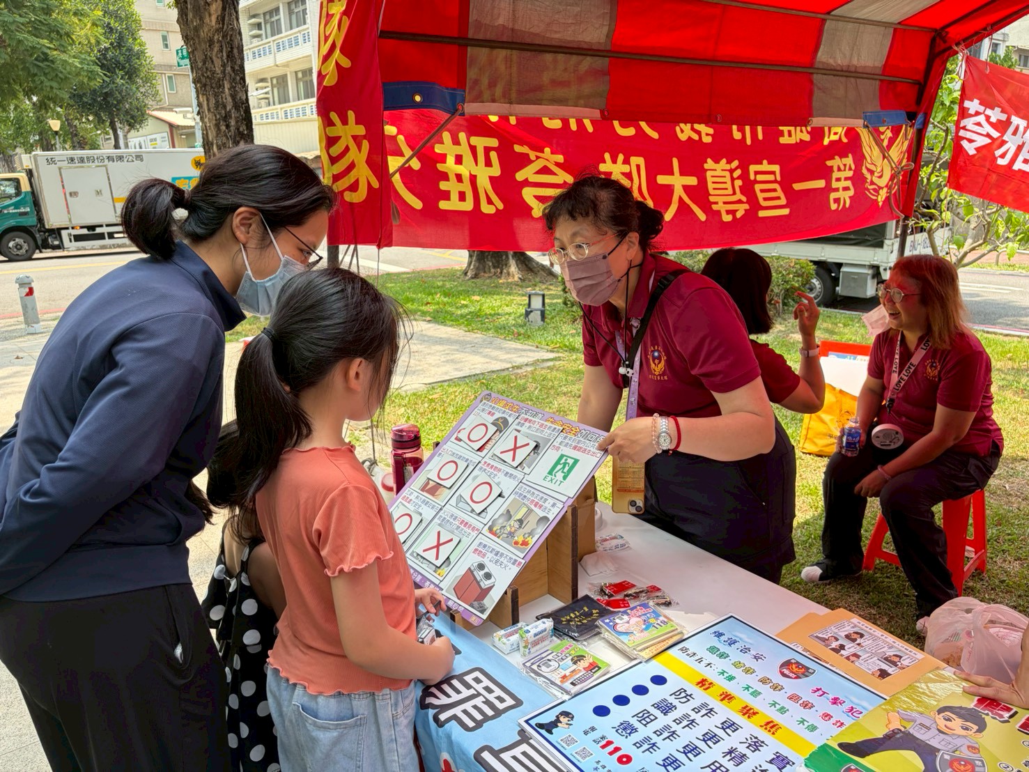 歡慶母親節與勞動節連假！苓雅消防推「宣導九宮格」親子同樂學防災