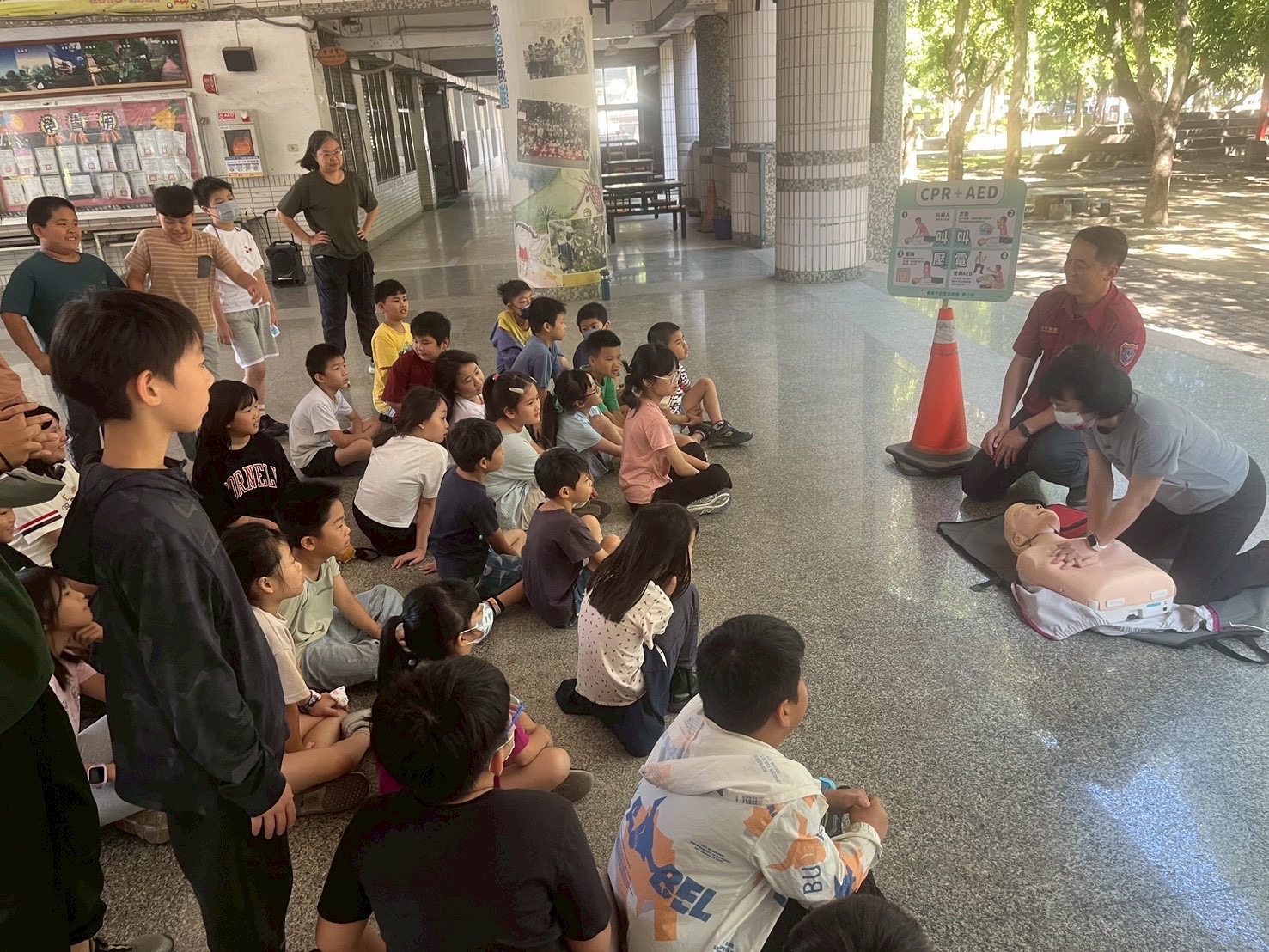 左營消防隊前進左營國小辦理消防體驗活動　提升學童防火與救護應變能力