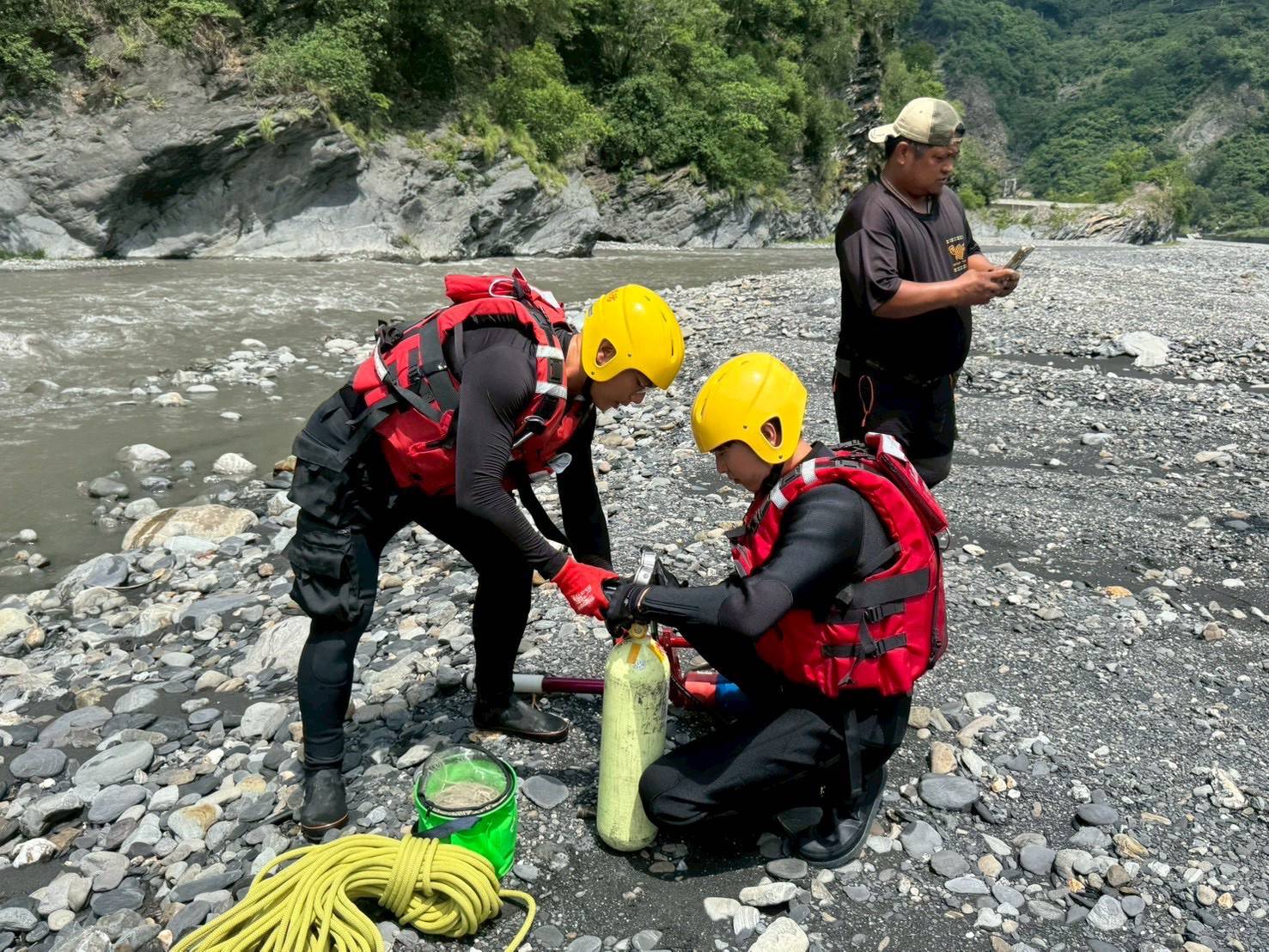 迎戰颱風季！茂林消防隊前進濁口溪急流演練 汛期前築起堅實安全防線