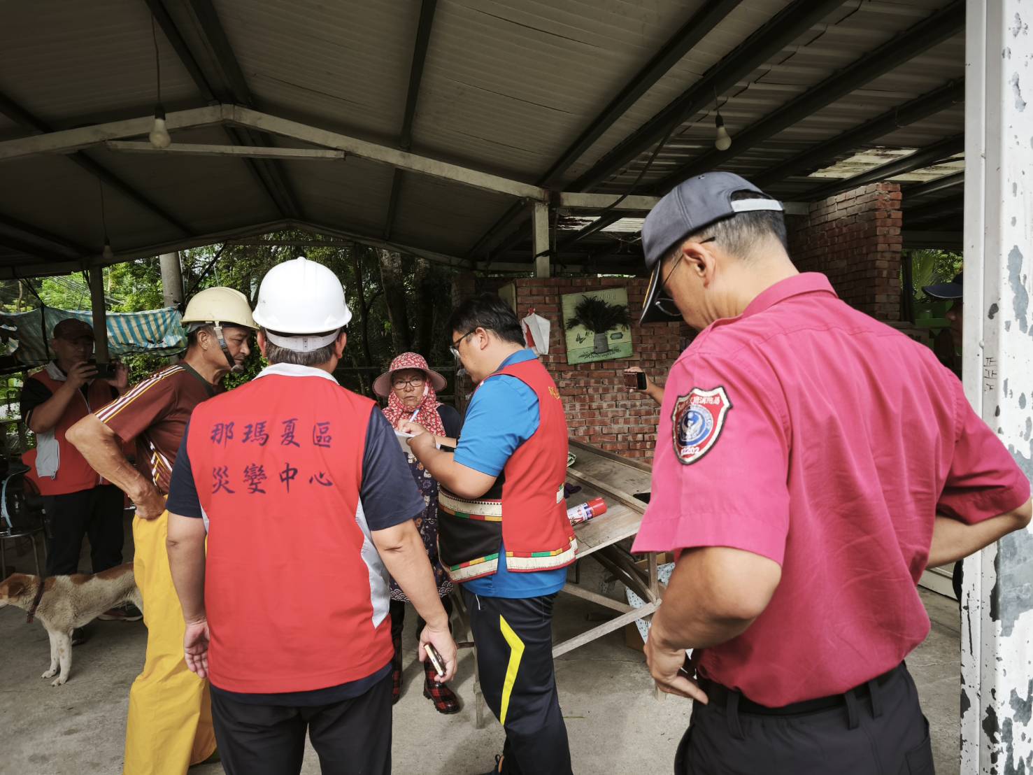 豪大雨來襲！那瑪夏消防隊全力協助3里626人進行預防性撤離