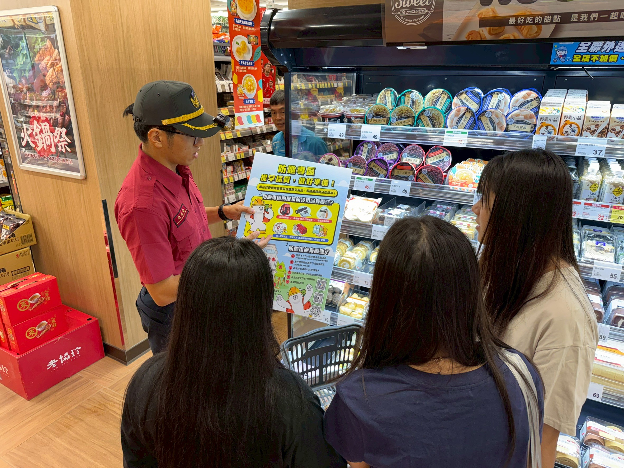 颱風季節將至，協調轄區全聯福利中心設置「防颱專區」