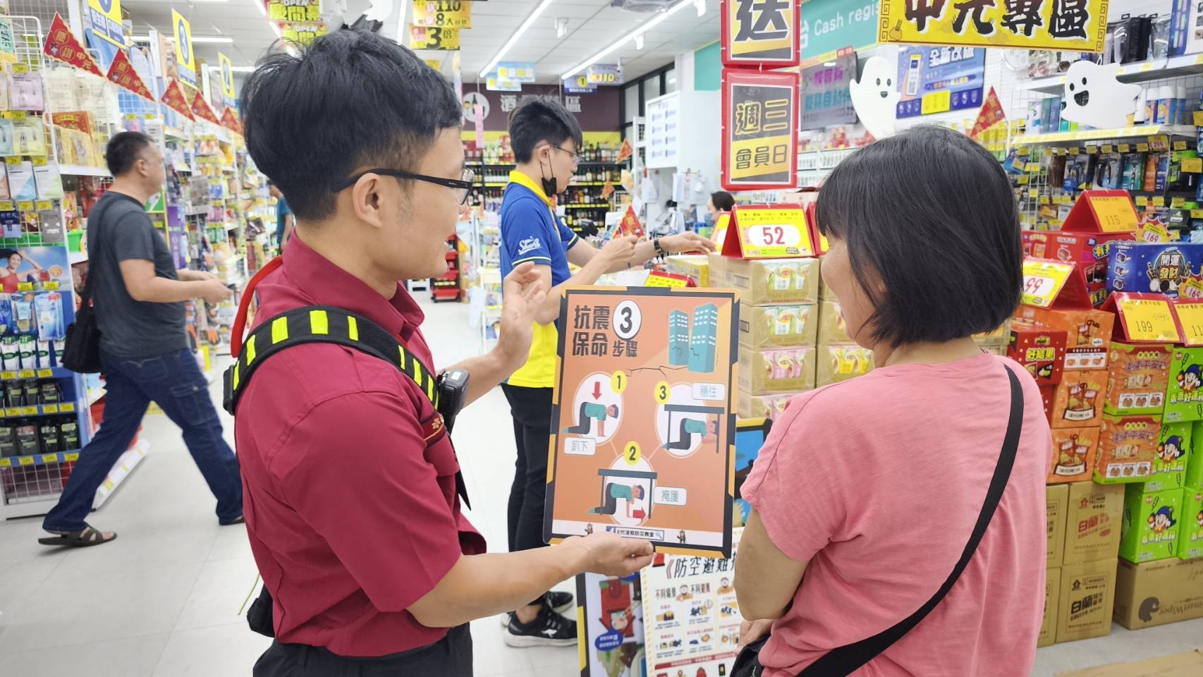 迎國家防災日！鼎金消防隊攜手小北百貨設置「防災專區」 宣導自主抗災與避難整備