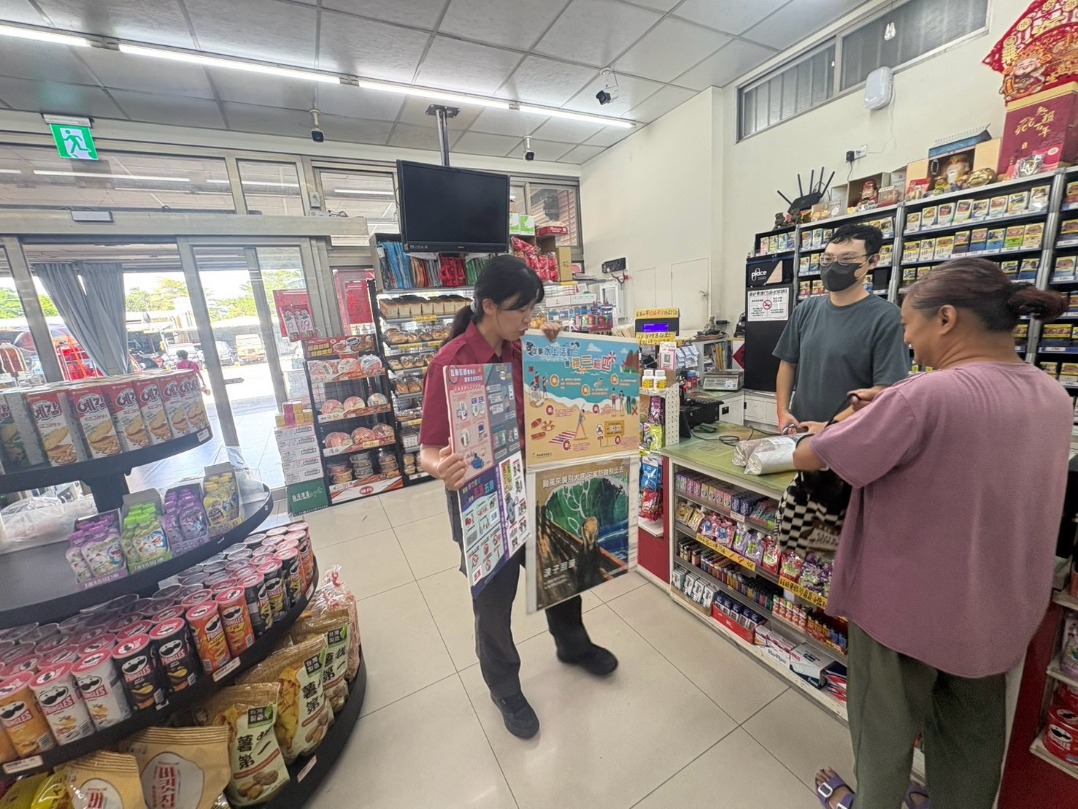 防颱準備免驚慌！杉林消防攜手在地賣場設「防颱專區」