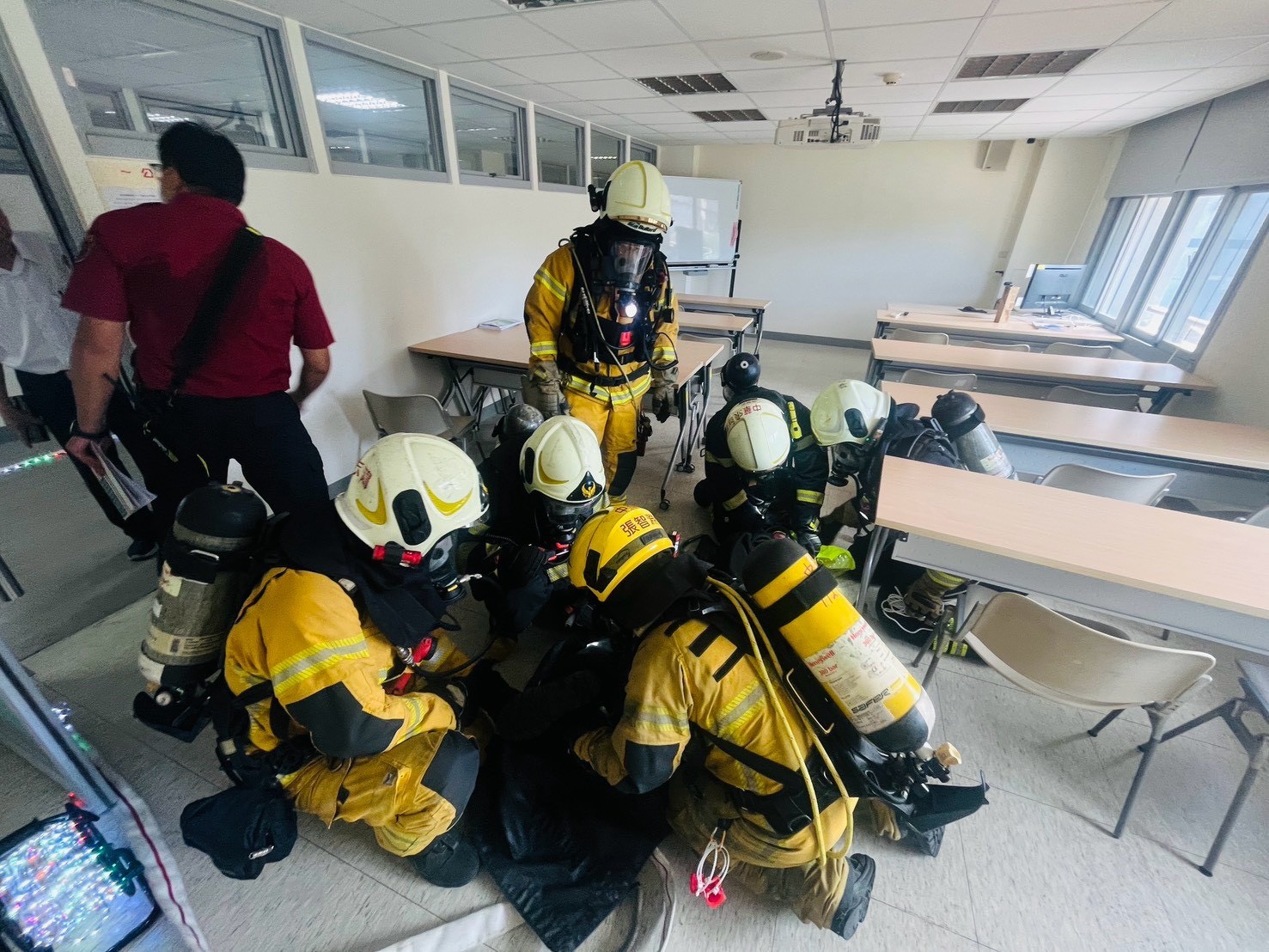 高雄市政府消防局第二大隊於國訓中心辦理組合訓練　強化人命搜救及初期火災應變