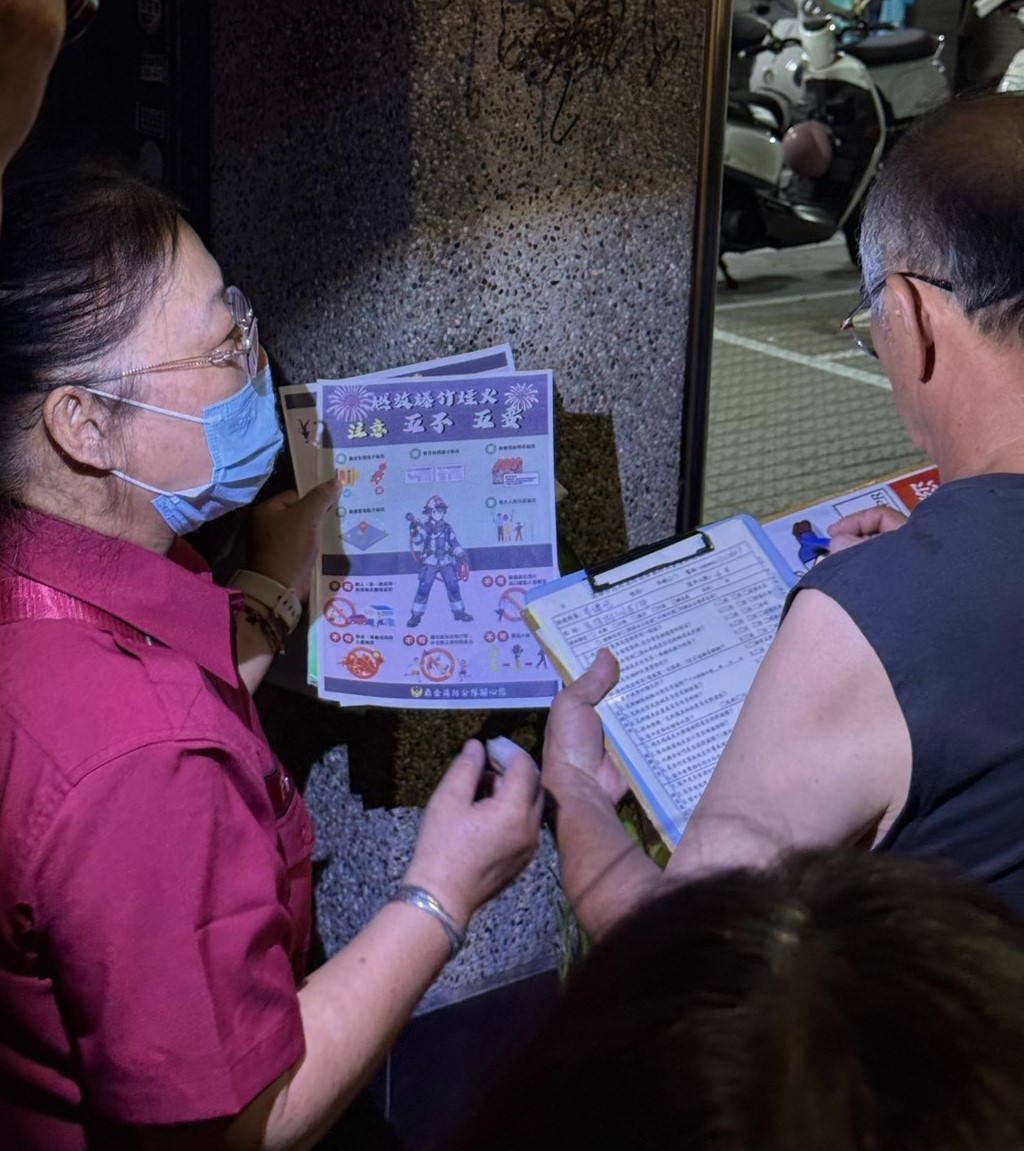 高雄鼎金消防分隊與宣導義消中秋暨國慶爆竹煙火宣導