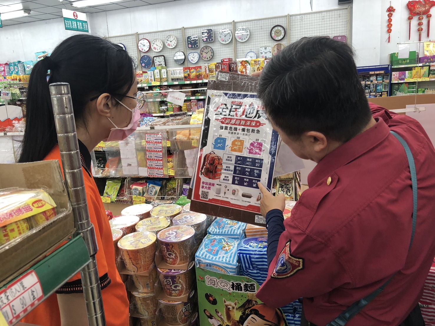 響應國家防災日！旗津消防分隊攜手大港超市設置「防災專區」提升防震韌性