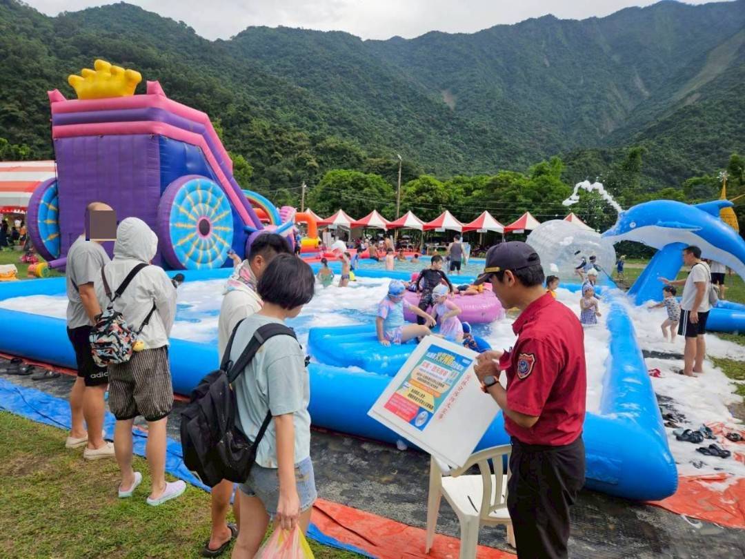 茂林消防隊辦理2025茂林SPA Line－山谷水樂園防火宣導