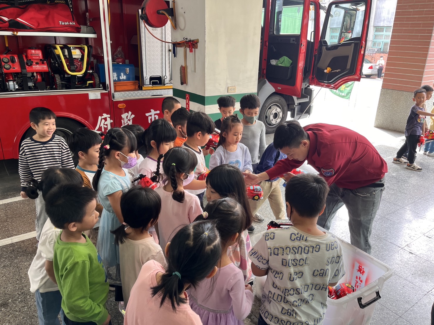 幼兒園實地參訪，化身一日小小消防英雄