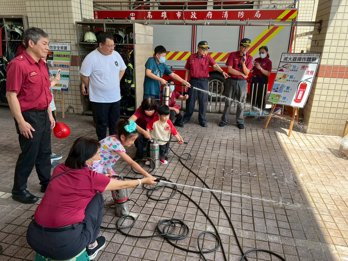 消防體驗日圓滿成功，市議員鄭孟洳致贈加菜金感謝消防人員辛勞