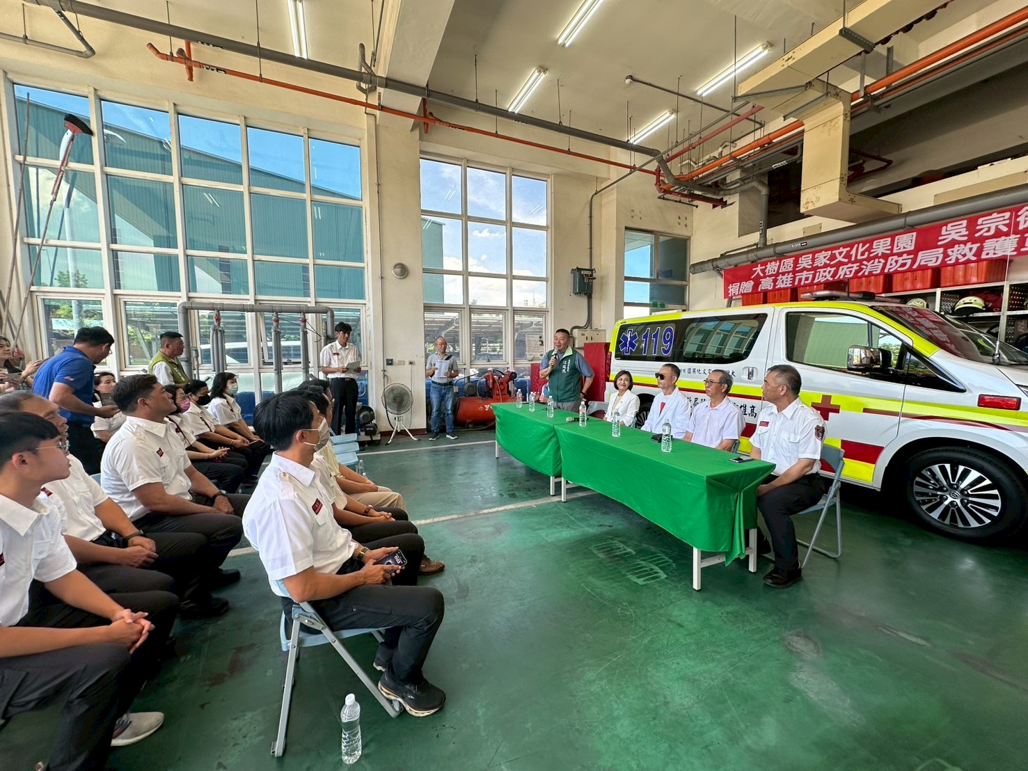 民間捐贈挹注基層救護戰力  吳家文化果園捐贈全新救護車予仁武分隊