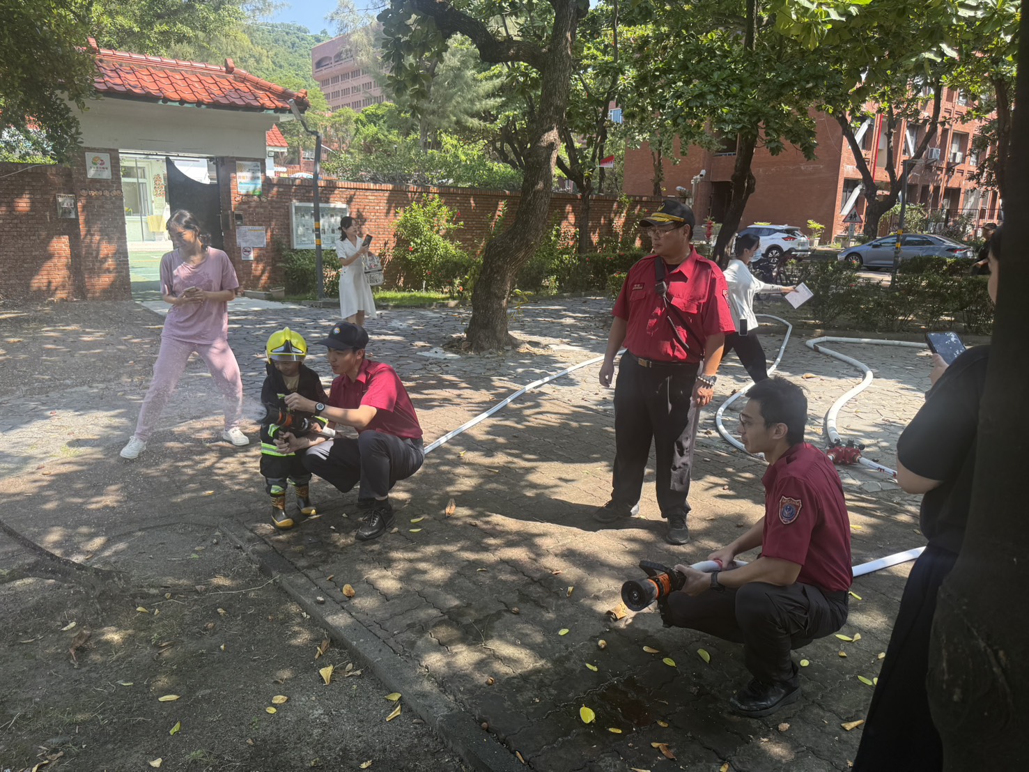 化身消防小尖兵-中山大學附設幼兒園舉辦消防體驗營