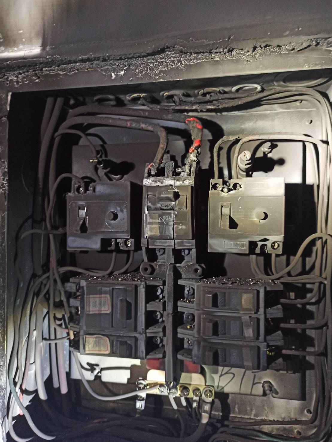 變電箱過載起火所幸無人傷亡 消防局籲民眾重視用電安全並安裝住警器