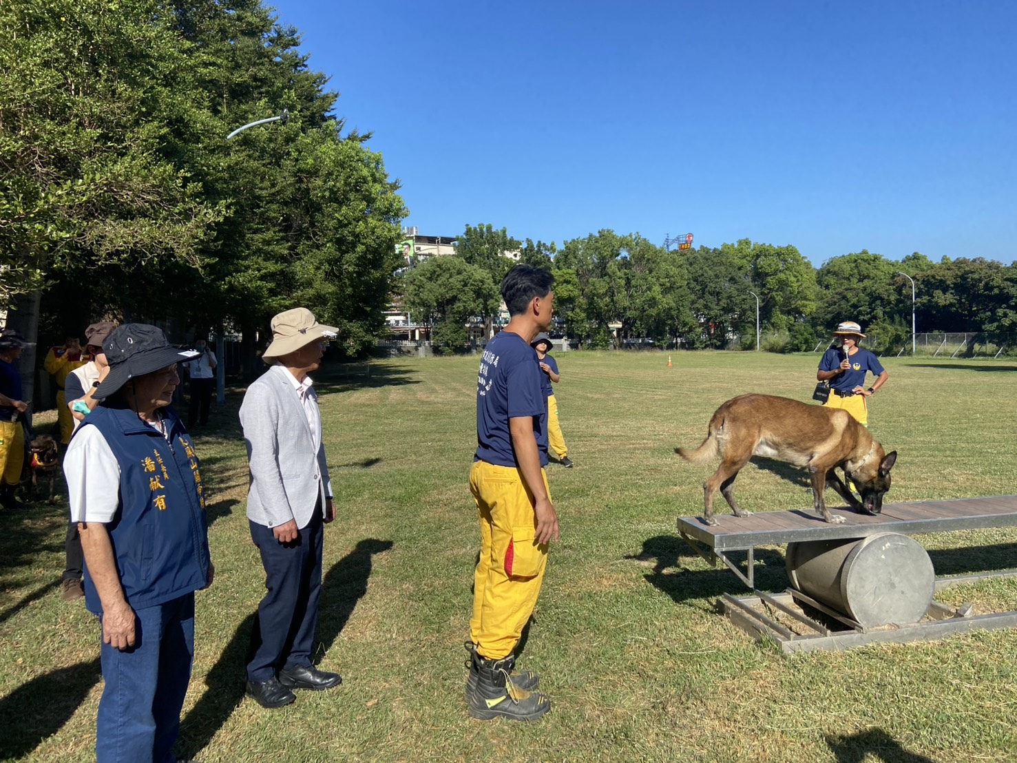 東照山關帝廟慷慨捐贈十萬元 力挺高雄搜救犬訓練!!