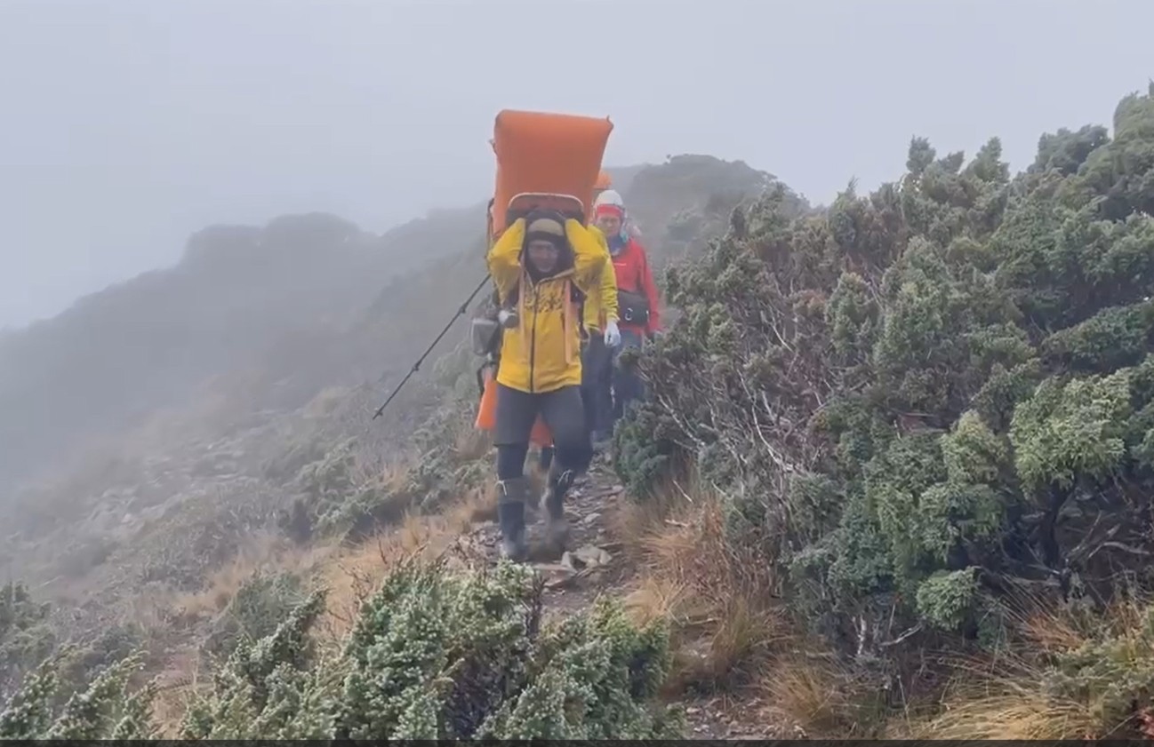 經四日艱困搜救 消防局尋獲玉山後四峰失聯登山客