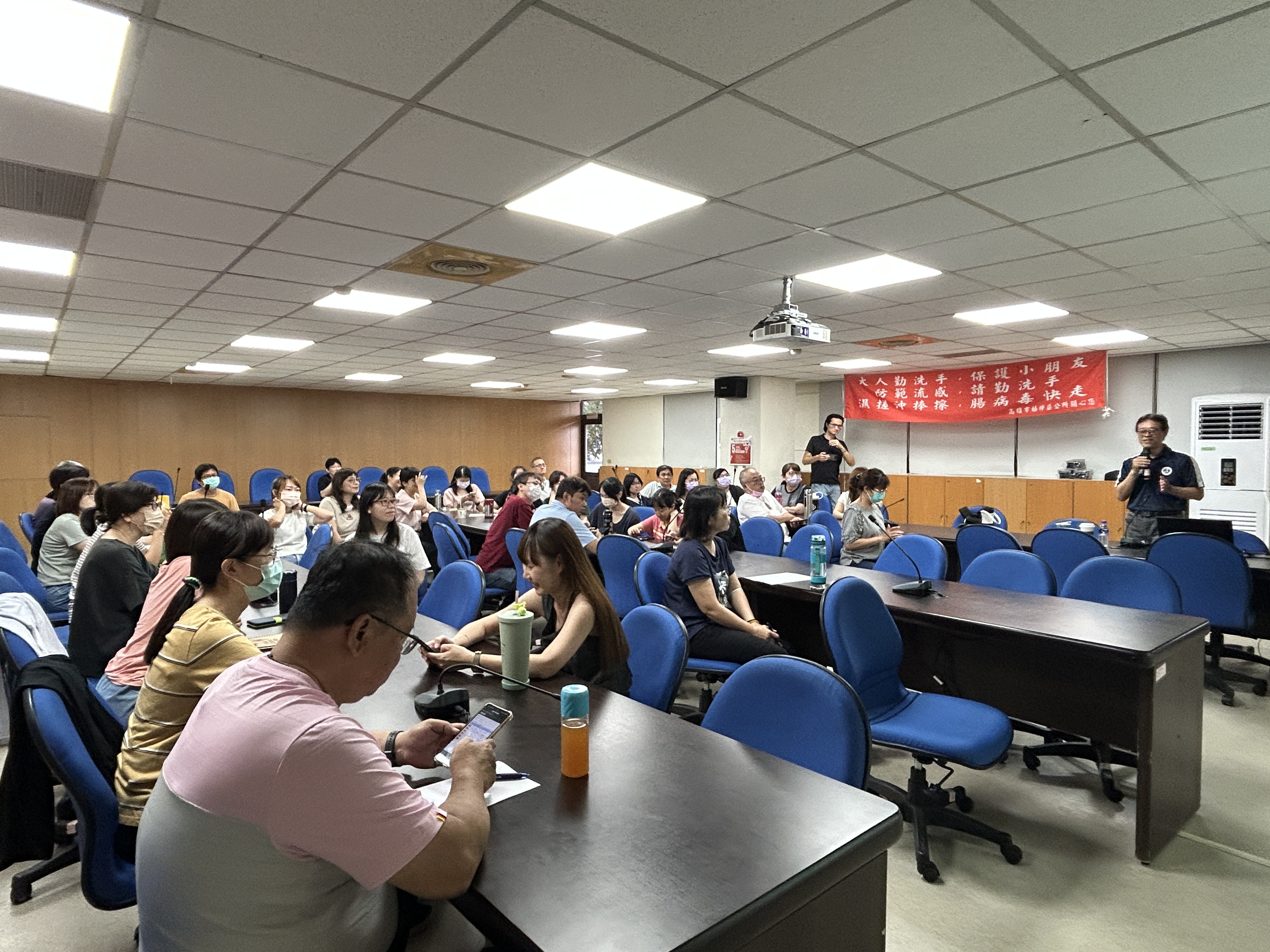 國家防災日地震掩護避難演練
