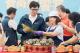 圖4：高雄市長陳其邁到場立委、議員、三鳳中街伍進昌主委與主廚張宜燕共同體驗包粽樂趣，提前與民眾歡慶端午佳節