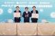 圖說9.摯陞數位科技執行長陳聖文(右)與經發局長廖泰翔(左)進行PierF棧叁庫進駐意向書簽署，由高雄市長陳其邁(中)見證