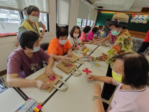 114年9月19日長者為師~舞文弄色詩畫樂-社區交流活動