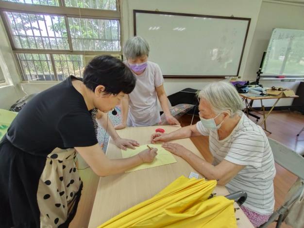 114年10月9日舞文弄色詩畫樂~藝術傘製作