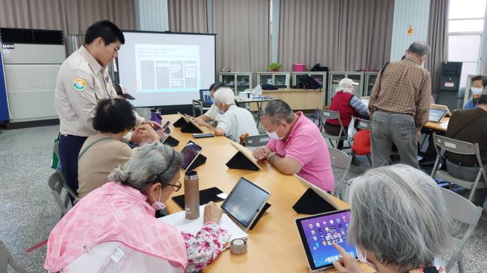 114年12月9日【燕巢圖書館平板教學活動】