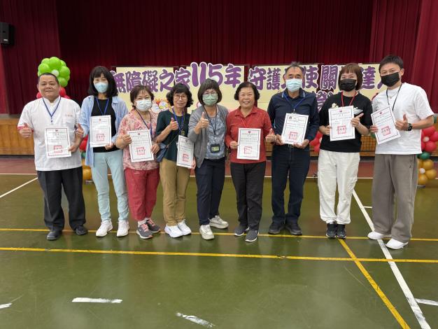 歌聲傳情手作傳愛　關懷達人授證活動溫馨感動