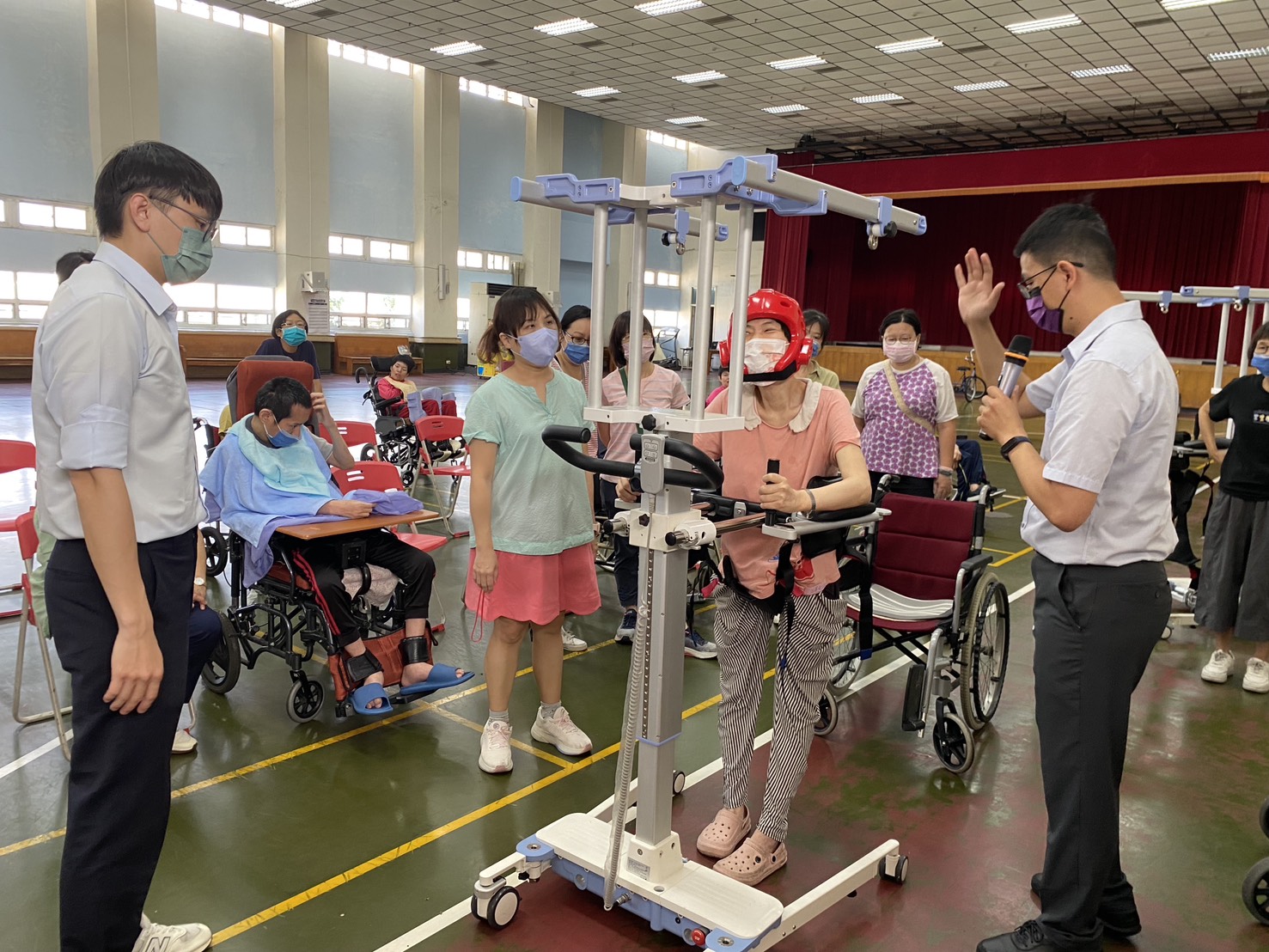 114年8月21日智能懸吊步態訓練機  輔助憨兒跨出人生第一步